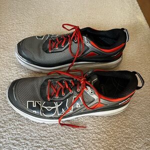 Hoka ONE ONE BONDI4 RUNNING Shoes
Men’s size 13 
Preowned Used Hole and scuffs.